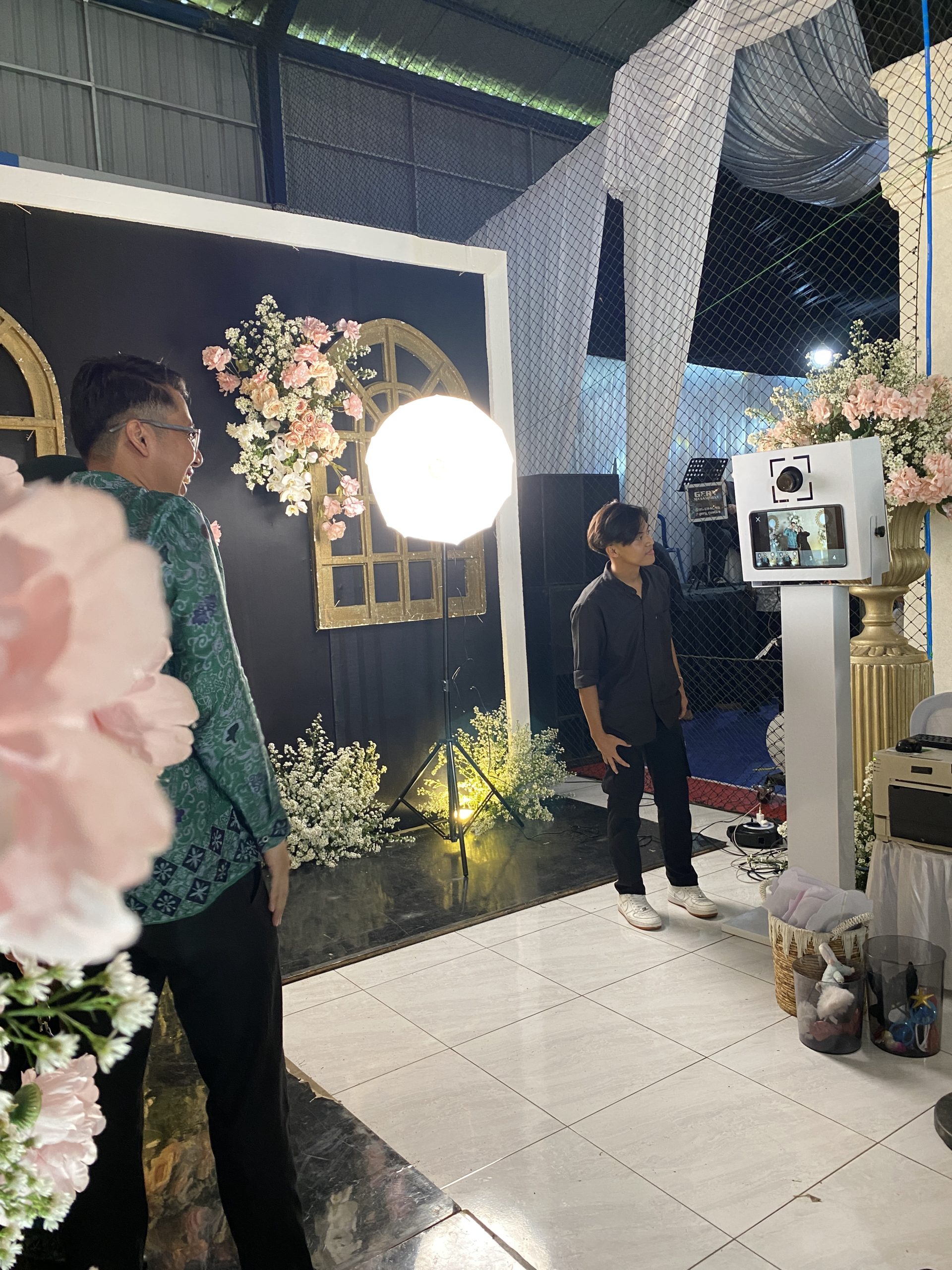 Suasana acara dengan photobooth